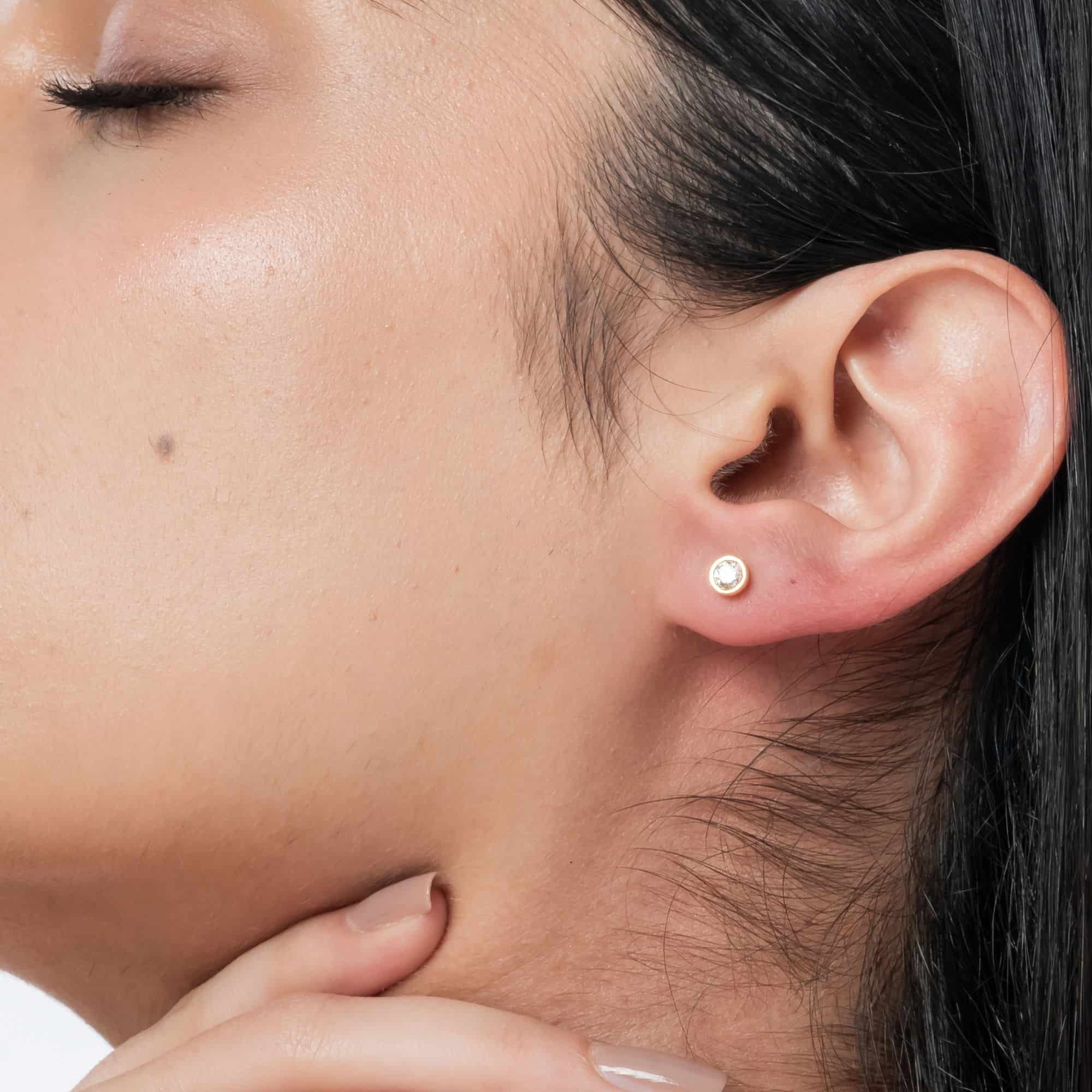 Iris Grande Round Stud